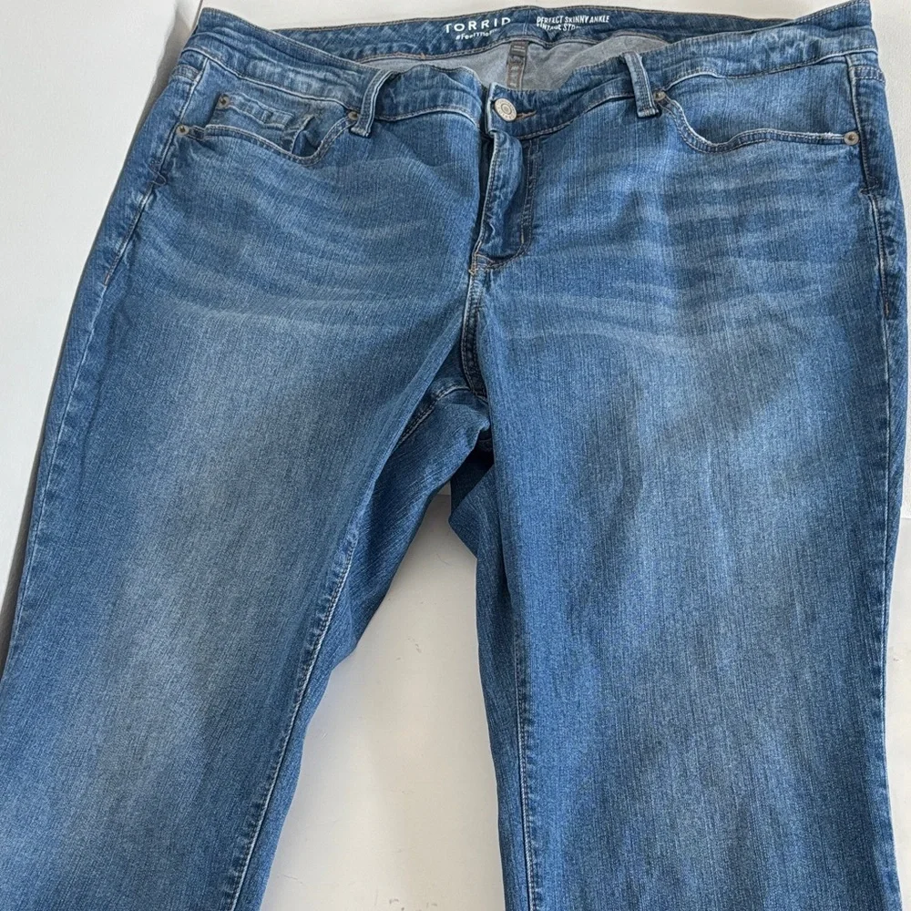 Torrid Jeans 20 Perfect Skinny Ankle Vintage Stretch Faded Blue Wash Casual Chic - Picture 3 of 13